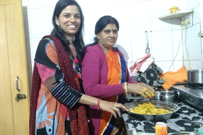 Large Group / Family Vegetarian Cooking Class in Jaipur with an Expert Home Cook - Meeting Shalini and Getting Into the Kitchen Mindset