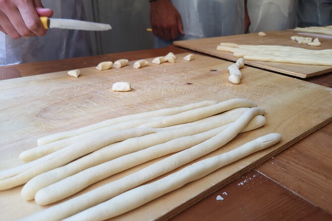 Lecce: Cooking Class Orecchiette & Vino - Orecchiette Shaping and the Appetizer-to-Meal Flow