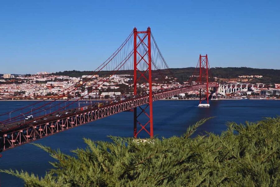 Lisbon: Setúbal Market and Wine tour with Cooking class - The sea-level cooking part: caldeirada de peixe by the coast