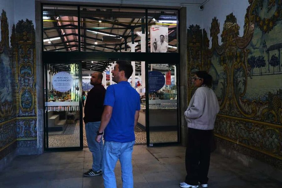 Lisbon: Setúbal Market and Wine tour with Cooking class - About the guide style: José’s calm, practical teaching