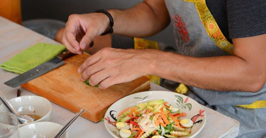 M.O.M COOKING CLASS - What the instructors focus on (and why it helps after you leave)