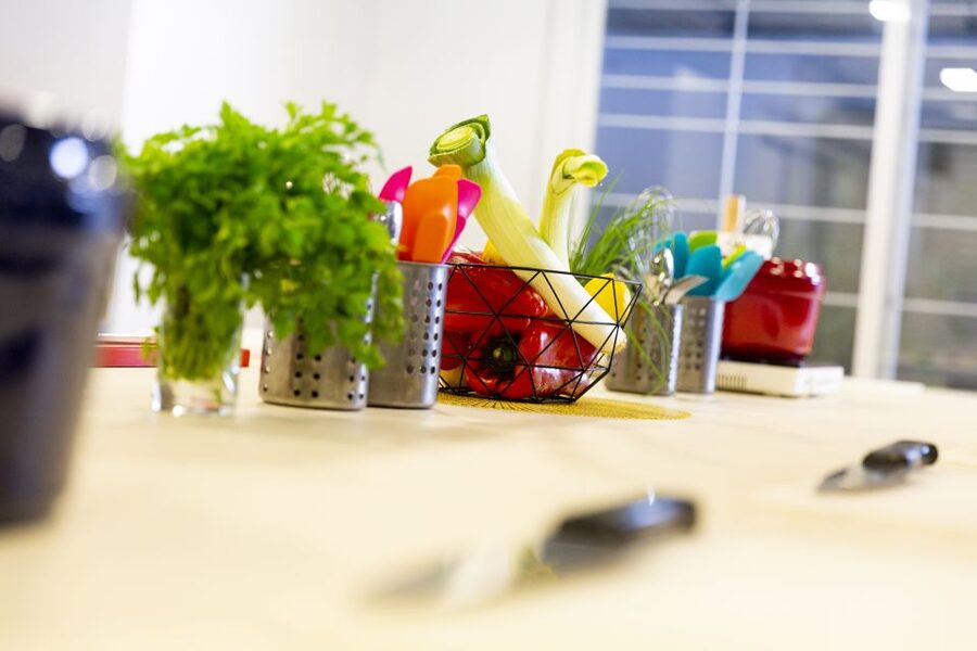 Madrid: 10 Tapas 2.5-Hour Cooking Class - How the Class Works: Teams of 3–4 and Chef-Led Tutorials