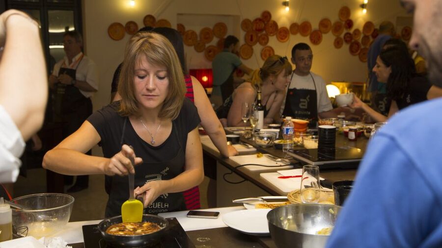 Madrid: 10 Tapas 2.5-Hour Cooking Class - The Meal Part: Sangría Included, Wine Optional (in Practice)