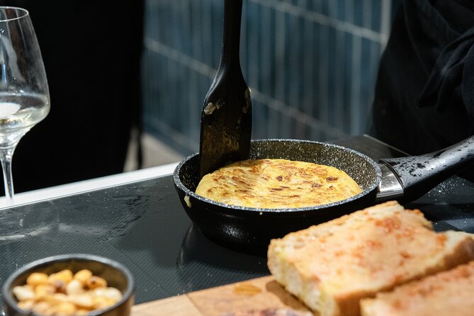 Madrid Spanish Omelet Cooking Class and Bottomless Wine brunch - Bottomless cava or wine: a fun fuel, not a separate party