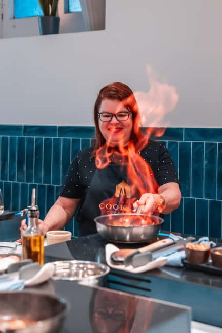 Madrid: Tapas Cooking Class with bottomless Wine Pairing - Cooking in Pairs: How the Tapas Lesson Actually Works