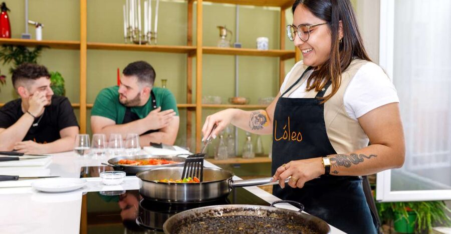 Madrid: Tapas & Paella Cooking Class with Expert Chef - Unlimited drinks and why the pairing feels generous (and useful)