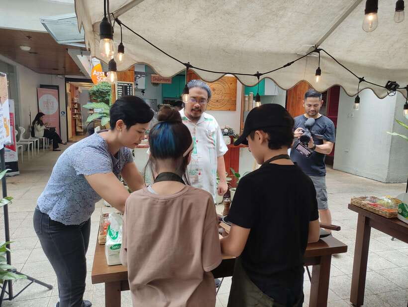 Makati: Hands on Manila Cooking Class - Meeting Chyl and getting oriented fast