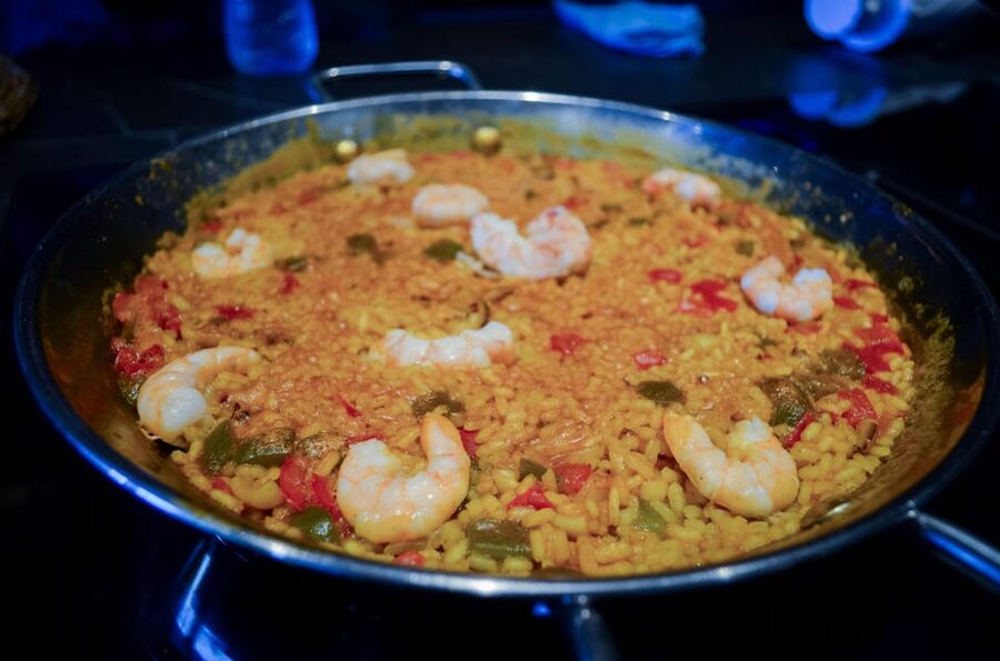 Málaga: Paella and Sangria Cooking Class with Market Visit - Paella and gazpacho, taught as a repeatable process