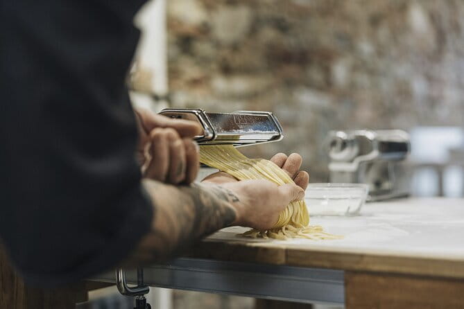 MaMa Florence Guided Market Tour and 4 Course-Pasta Cooking Class - AC Kitchen & expert chefs: what hands-on teaching actually gives you