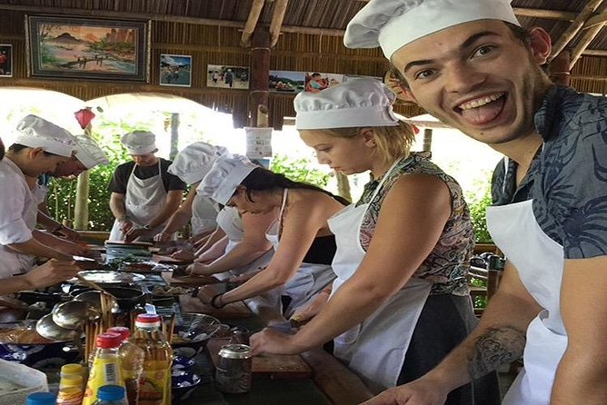 Market Tour , Basket Boat and Cooking Class Hoi An - Market shopping in Hoi An: ingredients with a purpose