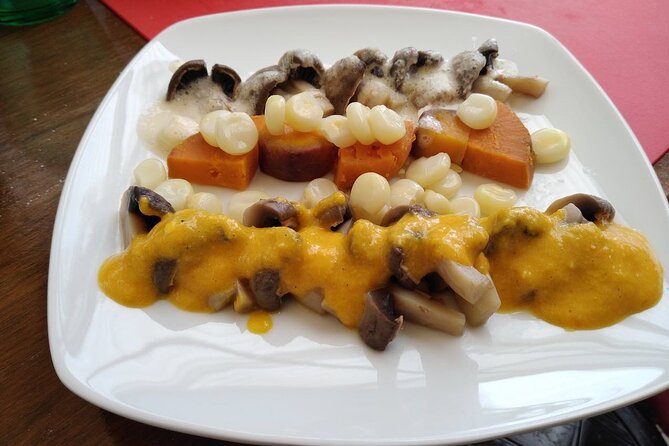 Market Tour, Tasting of 35 Fruits, and 4-Course Peruvian Cooking Class in Lima - Small Group Size: Why 12 People Matters