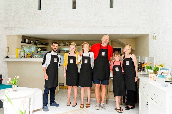 Marrakech cooking class - Place de l’Horloge to the market: where the class really starts