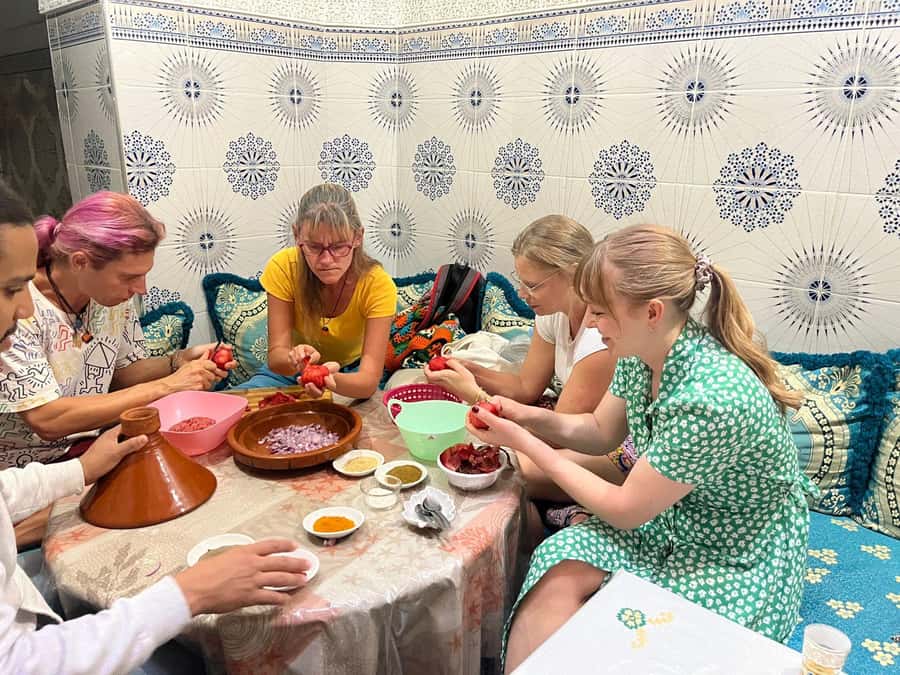 Marrakech: Moroccan Cuisine Cooking Class in Local Home - Entering the Medina Right: How the Meeting Really Works
