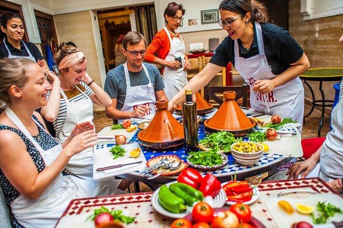 Marrakech Tour: Tajine Cookery Class Experience - Morning in Djemaa el-Fna: the start that sets the tone