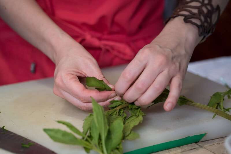 Mexico City: Mexican Cooking Class - Getting to Calle Bucareli and finding the white door