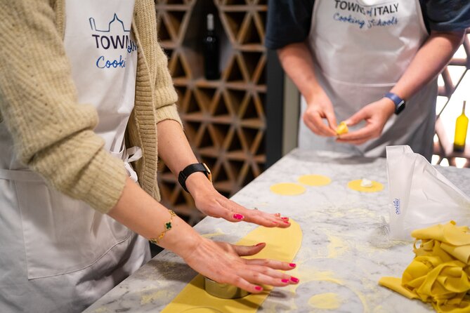 Milan Culinary Experience: Pasta & Gelato or Tiramisù Class - Sauce Pairings and Wine: Turning Ingredients into a Meal