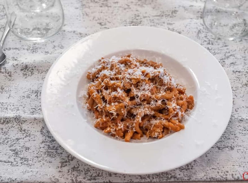 Milan: Hands-On Pasta & Dessert Cooking Class & Wine Pairing - Getting Oriented: Where to Meet at Intercom G1