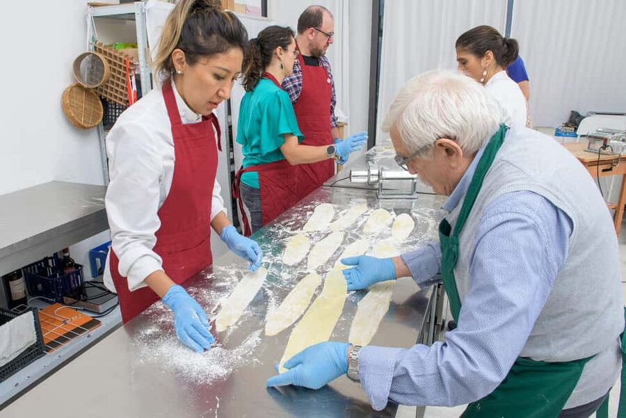 Milan: Italian Cooking Class with Food and Wine - The Sauce and Starter Logic: Cacio e Pepe, Ragù, and Bruschetta