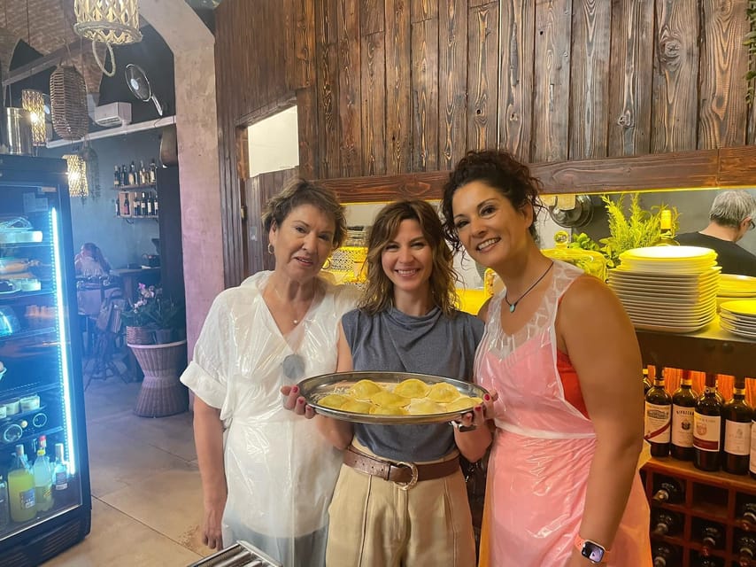 Milan: Pasta and Tiramisu Cooking Class with Wine - Group size and English instruction: how to get the most from the room