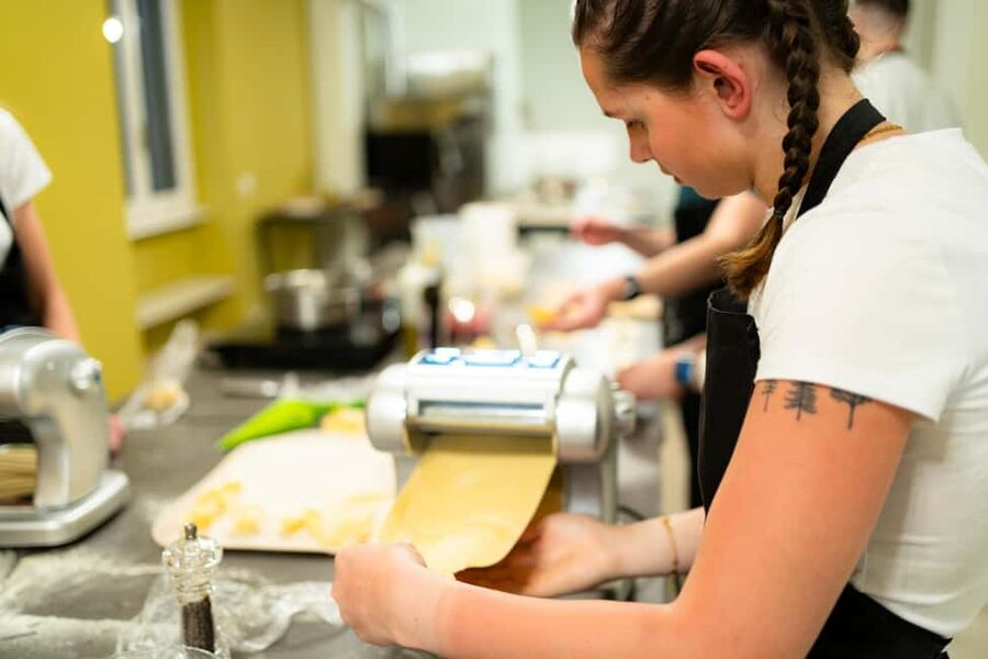 Milan: Pasta, Gnocchi and Tiramisù Cooking Class with Wine - The first drinks: Prosecco welcome, then wine while you cook