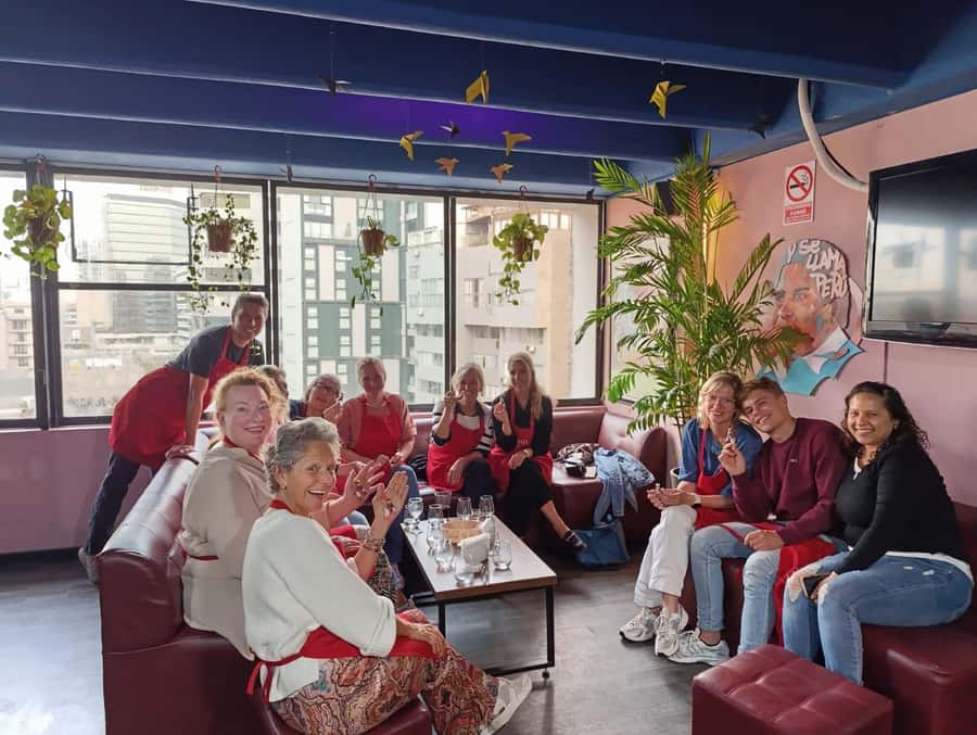 Miraflores: Amazing Peruvian Cooking Class Ceviche Seafood and Pisco Sour - The Welcome Room: Peruvian Art and a Quick Geography Primer