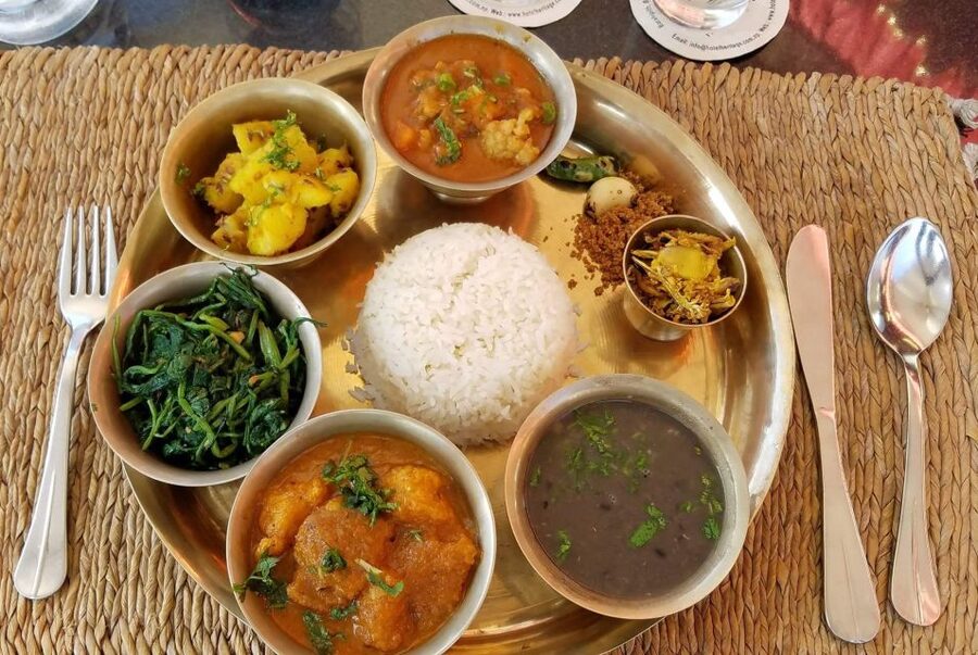 MoMo or Dal Bhat Cooking Class at Aama Kitchen in Pokhara - Momo or dal bhat: the 3-hour cooking plan