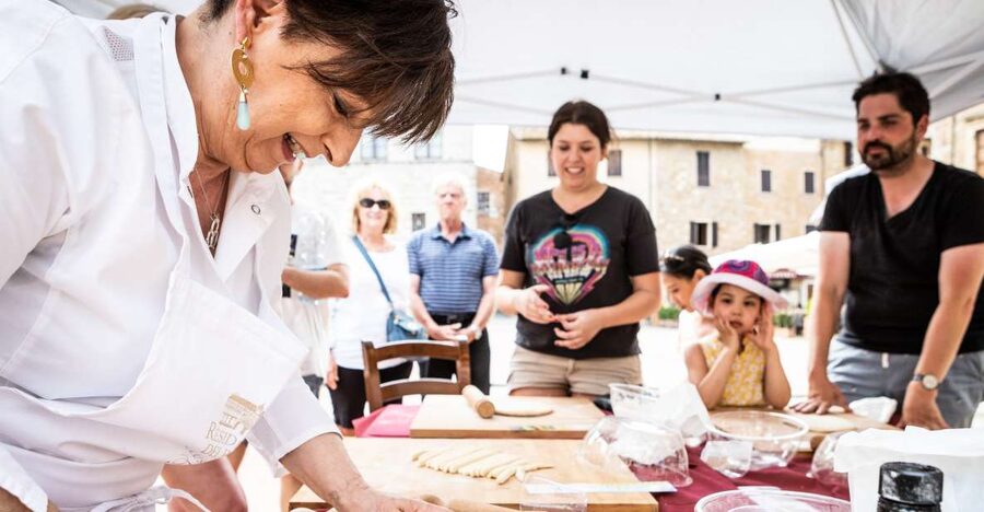 Montepulciano: Italian Cooking Class at a Tuscan Farm - Bruschetta and croutons: learning Tuscan basics that travel well