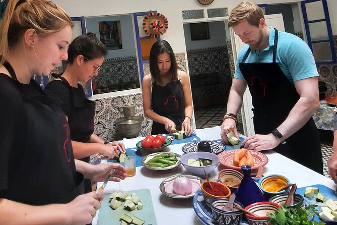 Moroccan Cooking Class & Marrakech Market Visit with Chef Khmisa - Duration, group size, and timing: making the 3 hours work