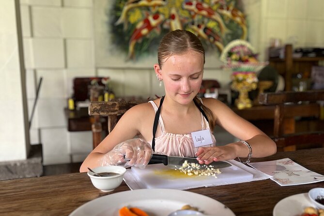 Mufu Rendang Cooking Class Kuta - Morning Market Walk: The Spices That Make the Meal Work