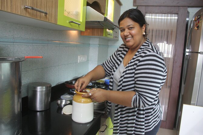 Mumbai Market Tour & Maharashtrian Cooking Class with Chef Reshma - From Market Stroll to Ingredient Lesson in Santacruz