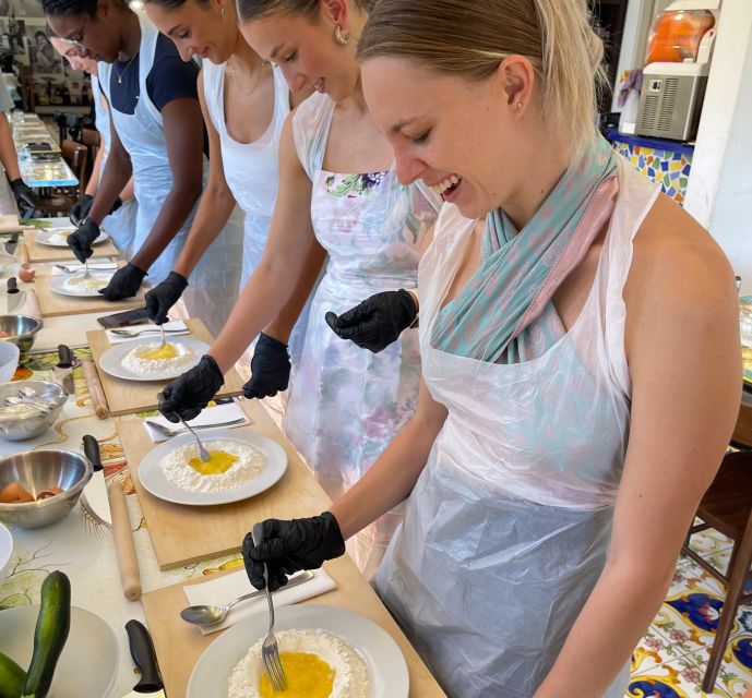 Naples: Pasta Cooking Class with Tiramisù and a Drink - The Sauces: Why the Chef Finishes What You Start