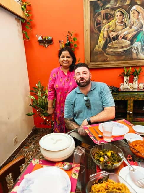 New Delhi: Traditional Indian Cooking Class & Market Visit - Finding the home fast: Ashram metro to the HP petrol pump