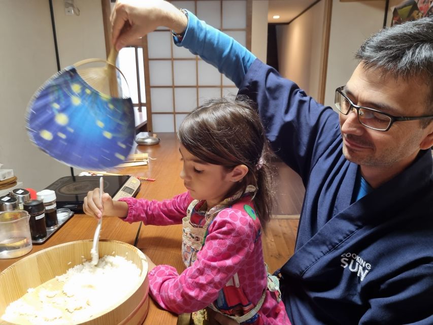 Nishiki Market Food Tour with Cooking Class - The market route: how you get value out of crowded lanes