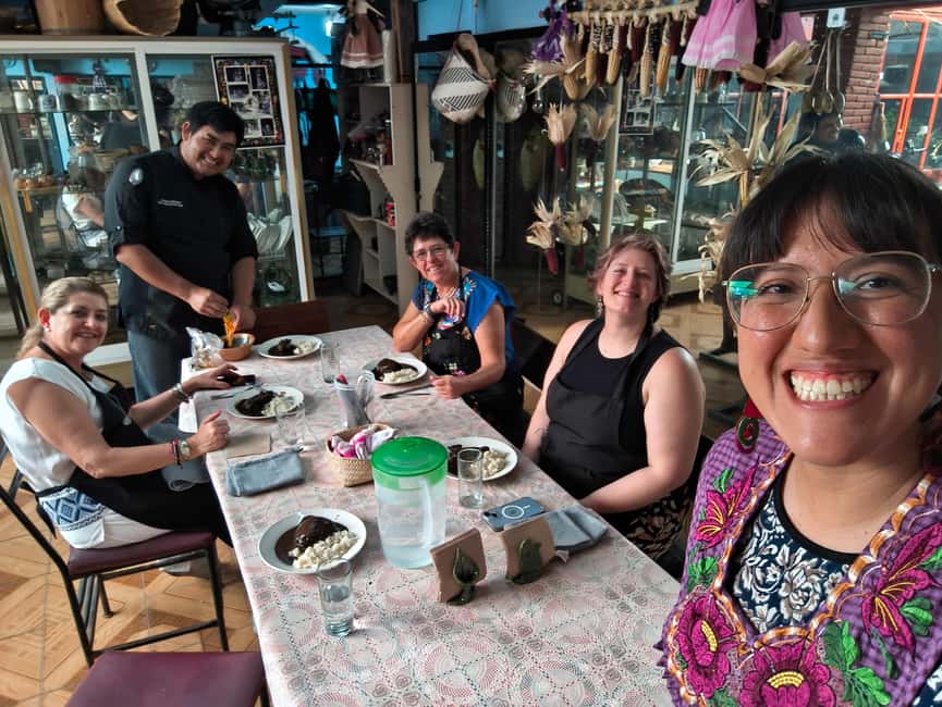 Oaxaca: Traditional Oaxacan Cooking Class - Chocolate and bread to begin: warming up the senses