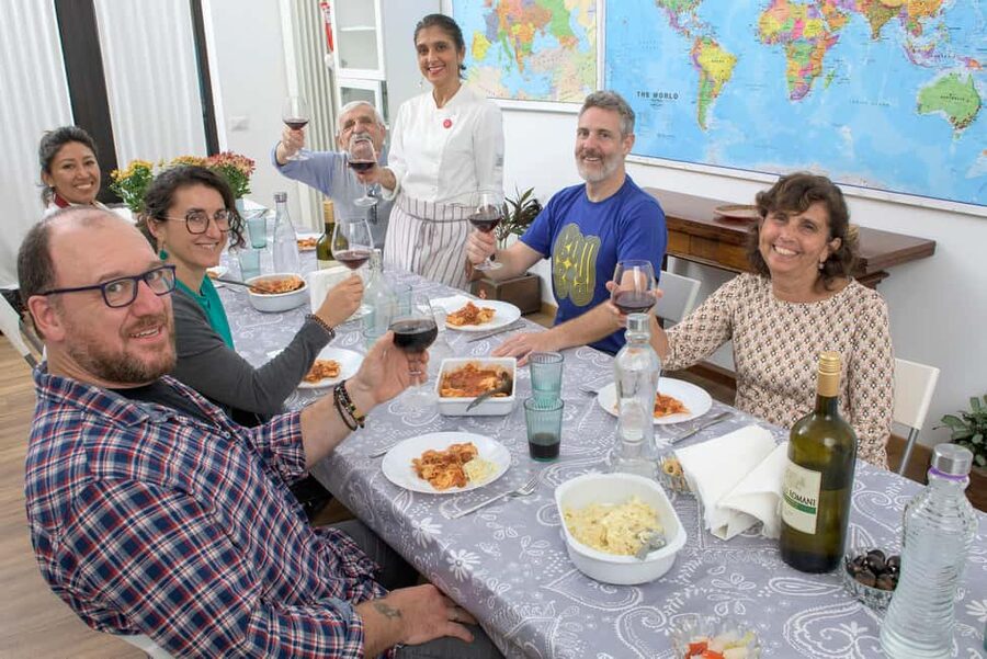 only in ITALIAN - International aperitif + cooking class in Italian - The 150-minute structure: welcome, two cooking sessions, then your food tour at the table