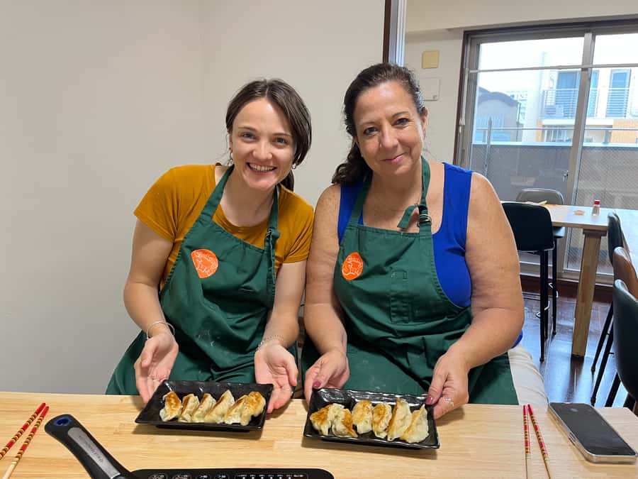 Osaka: Ramen and Gyoza Cooking Class in Dotonbori - Entering Cooking Sun Osaka: Room 807 and the One-Step Check-In