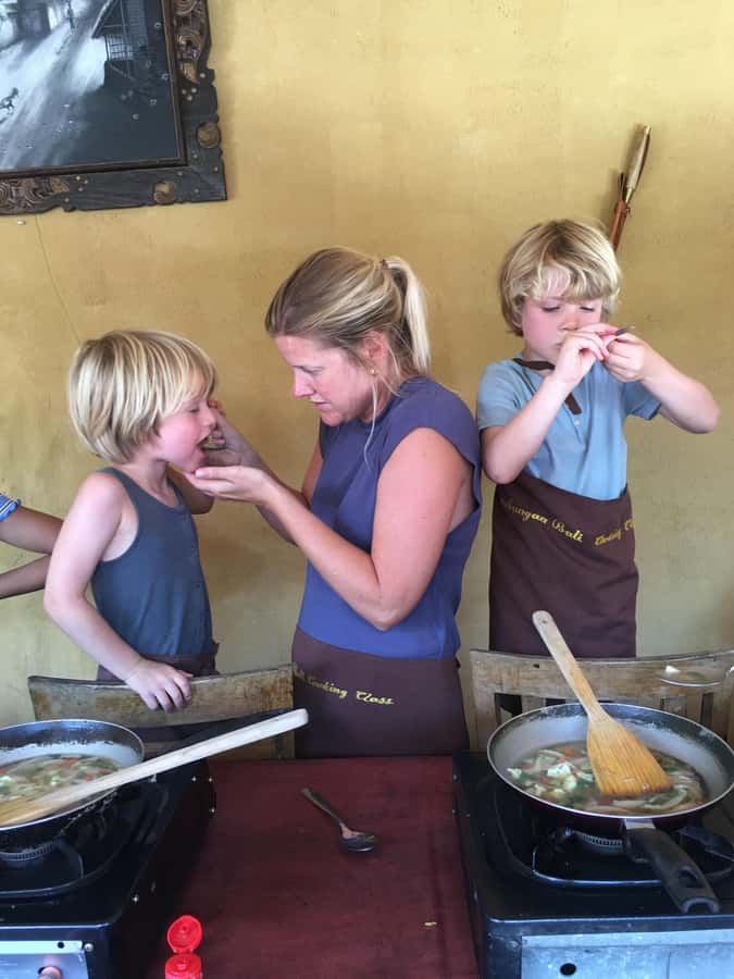 packages cooking class and romantic dinner in a local home - Who this Bali romantic cooking class suits best
