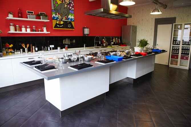 Paella Class & Bottomless Wine: Las Ramblas Views - Las Ramblas Views: A Dinner With a City Pulse