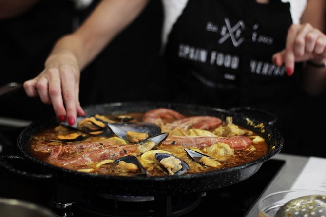 Paella Cooking Class in Malaga - Olive oil tasting and local snacks: tiny lessons with big payoff