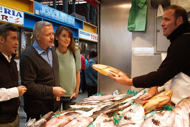 Paella Cooking Class with English Guide in Malaga - Meet the English Host and Chef Energy: Expect Clear, Friendly Instruction