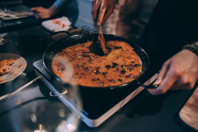 Paella Cooking Class with Professional Chef: Four Course Dinner - Meeting at Paella Club and Kicking Off With Cava