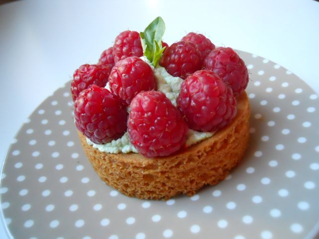Paris: 2.5-Hour French Pastry Cooking Class - Chef Noémie and the Lenôtre Teaching Approach