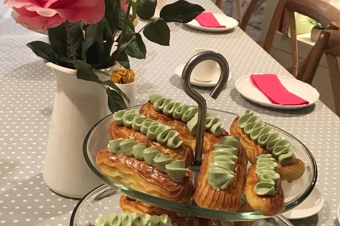 Paris Cooking Class: Chocolate Éclairs and Cream Puffs - What makes this class work: the 8-person format