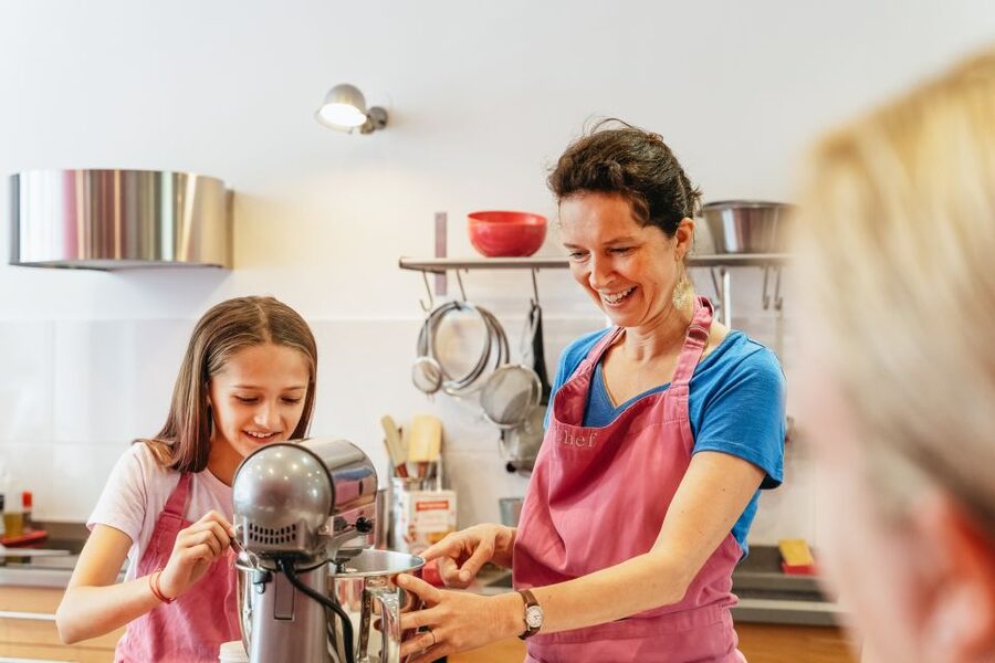 Paris: Macarons Cooking Class with Pâtisserie Chef Noémie - Step-by-step technique: from weighing to piping to getting it right