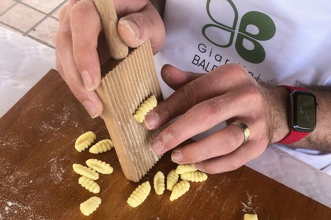Pasta Cooking class in Pompeii - What you eat: bruschetta first, then fresh pasta, then sweet