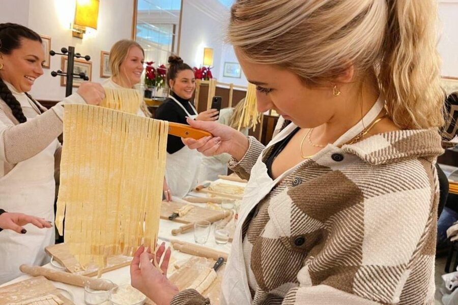 Pasta Cooking Class with Pesto Sauce Making in Rome Center - Genovese pesto: a no-cook sauce you can taste for real
