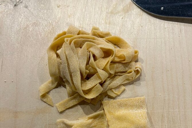 Pasta Fettuccine, Ravioli and Tiramisu Cooking Class in Florence - Ravioli from scratch: learning the feel of handmade pasta