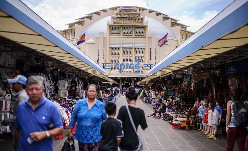 Phnom Penh: Walking Tour, Food Tour & Sunset Cruise - Wat Ounalom Monastery: A Key Buddhist Stop Right Next to the Palace
