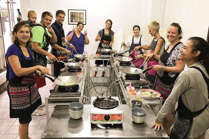 Pink Chili - Thai Cooking Class and Market Tour in Bangkok - Chef Pimmy and the real teaching style