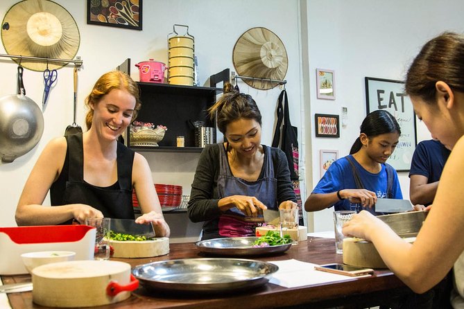 Pink Chili - Thai Cooking Class and Market Tour in Bangkok - Price and value: why $38.81 can make sense